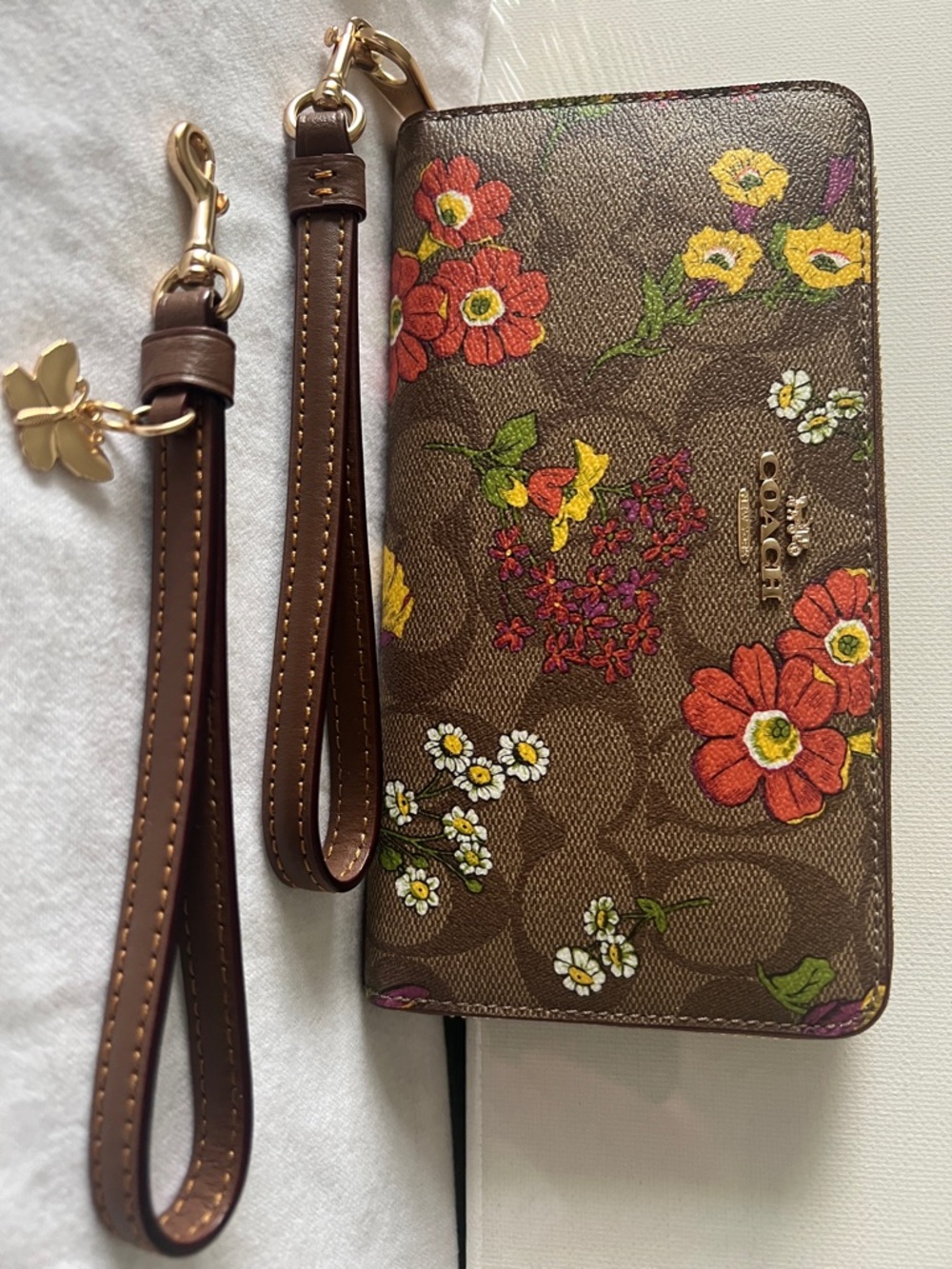 NWT Limited edition Authentic Coach wrestle Floral zip wallet